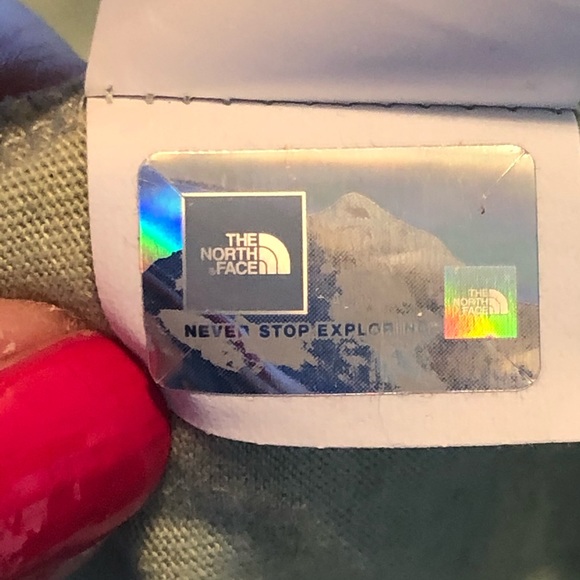 The North Face Classic Fit Tee (M) - Picture 5 of 6